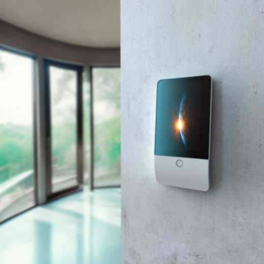 Jablotron NATUS JA-156E Touch-Bedienteil in moderner Wohnumgebung